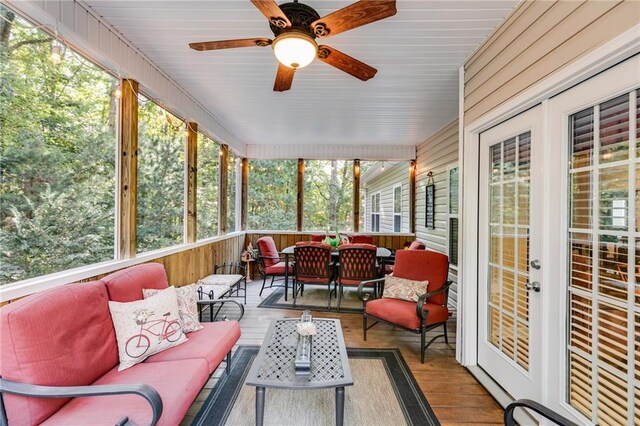 sunroom / solarium featuring ceiling fan