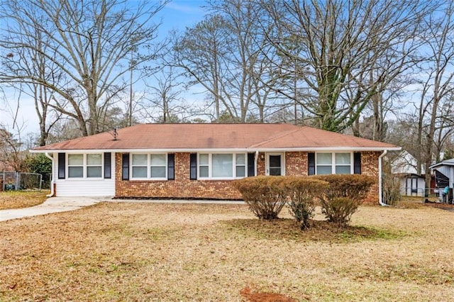 single story home with a front yard