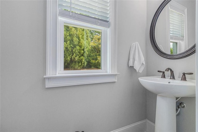 1865 Henley Way, Alpharetta, GA 30009 - bathroom with baseboards