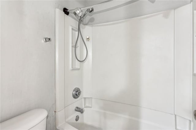 bathroom featuring toilet and washtub / shower combination
