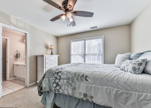 walk in closet featuring carpet floors