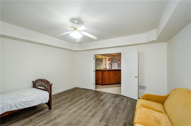 bedroom featuring light hardwood / wood-style floors and ceiling fan