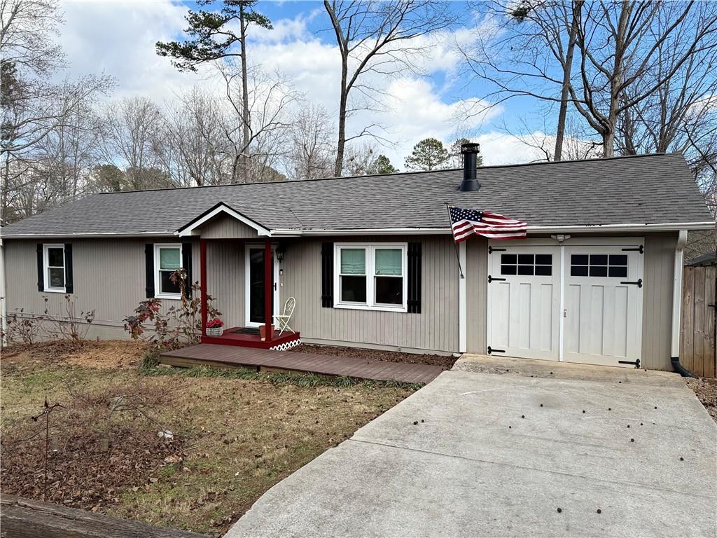 ranch-style house with a front yard