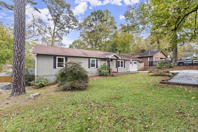 ranch-style house featuring a front yard