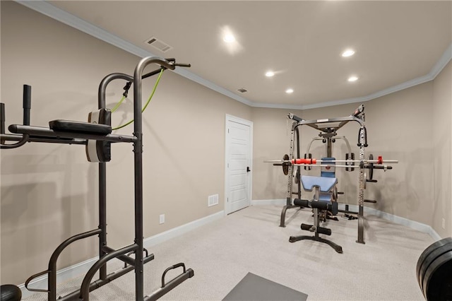workout area featuring recessed lighting, visible vents, baseboards, and ornamental molding