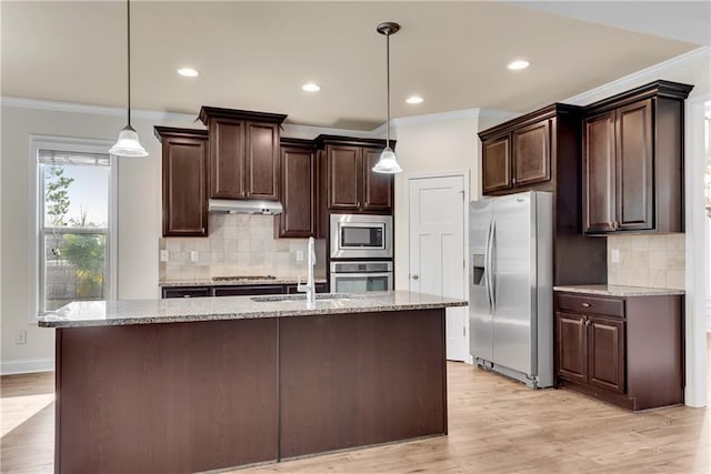 kitchen with ornamental molding, stainless steel appliances, dark brown cabinets, light wood-style floors, and under cabinet range hood