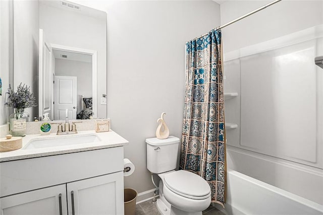 ensuite bathroom featuring visible vents, baseboards, shower / bath combo with shower curtain, toilet, and vanity