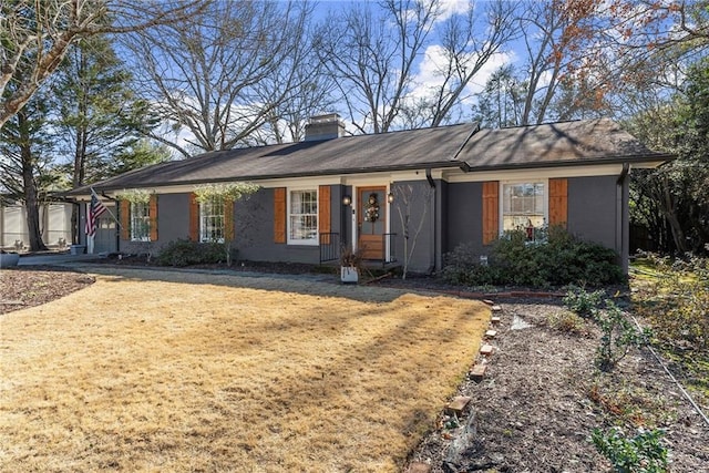 single story home with a front lawn