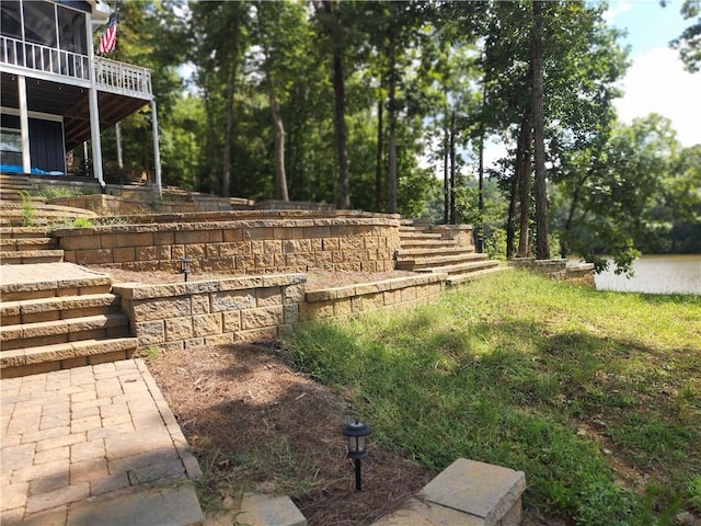 view of yard featuring a patio area