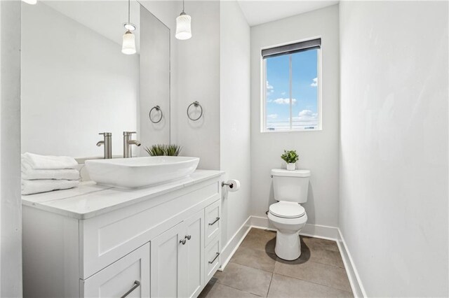 bedroom featuring light wood-style flooring, visible vents, baseboards, and recessed lighting