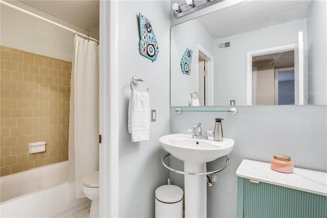 bathroom with toilet, shower / bathtub combination with curtain, visible vents, and a textured ceiling