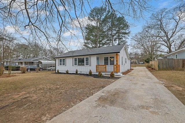 view of front of property