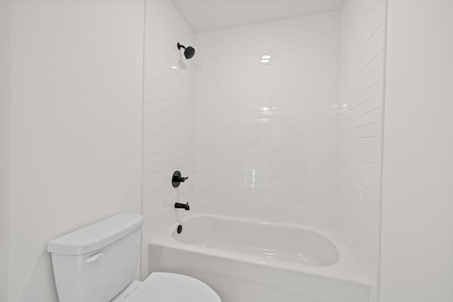 bathroom with toilet and washtub / shower combination