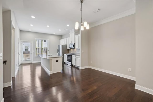 kitchen with baseboards, a sink, stainless steel appliances, dark wood-type flooring, and white cabinets