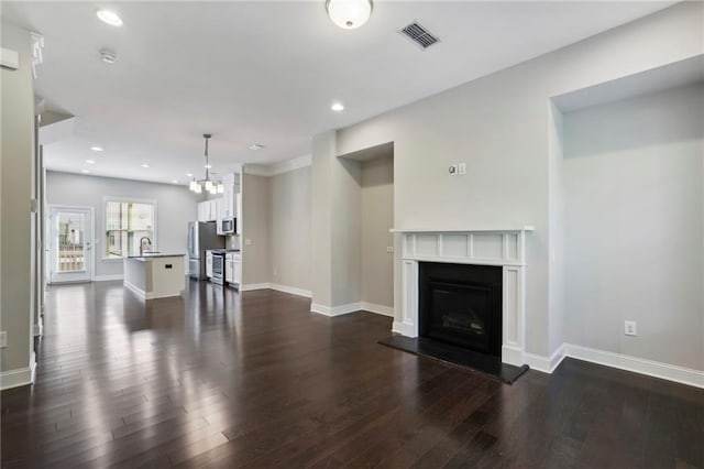 living room featuring visible vents, baseboards, and dark wood-style flooring