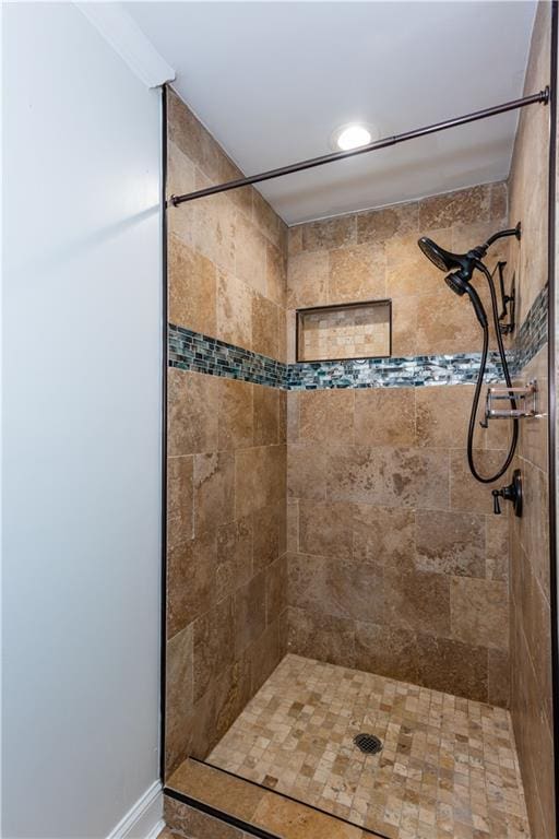 3336 Forrest Hills Dr, Hapeville, GA 30354 - bathroom featuring a tile shower and recessed lighting