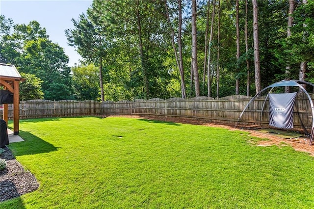 view of yard featuring a fenced backyard