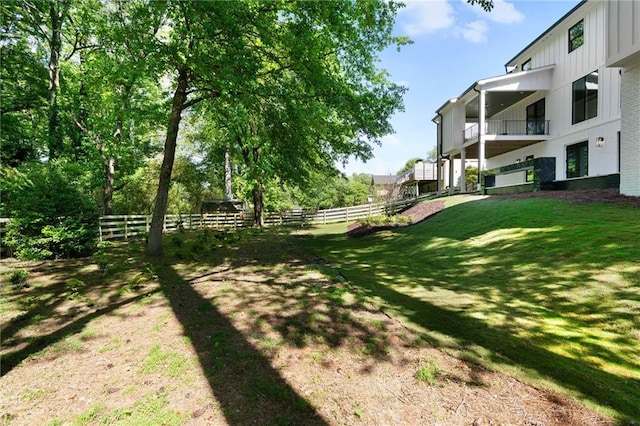 view of yard featuring a balcony