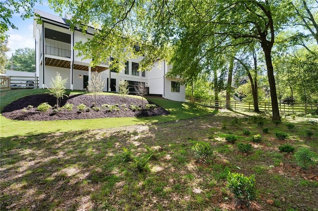 view of yard with a balcony