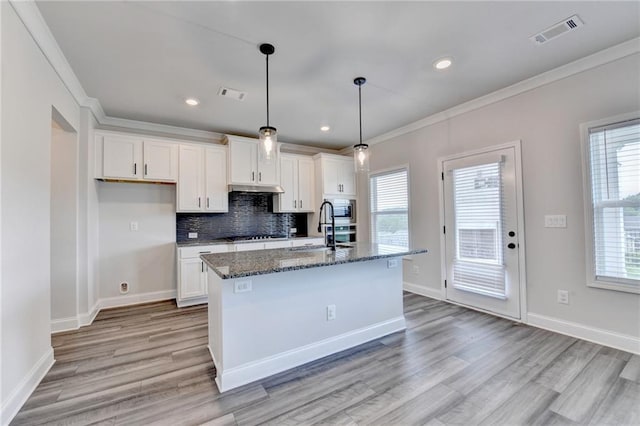 1620 Branthaven Ln, Auburn, GA 30011 - kitchen featuring ornamental molding, white cabinetry, light wood-style flooring, plenty of natural light, and recessed lighting