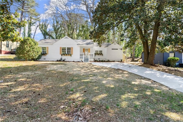 ranch-style house with crawl space and a front lawn