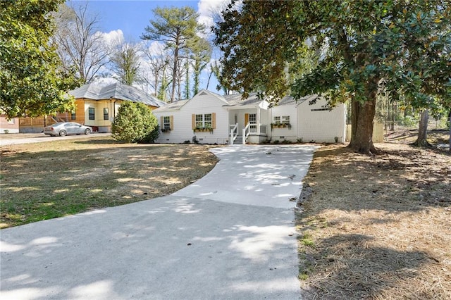 view of front of property featuring crawl space