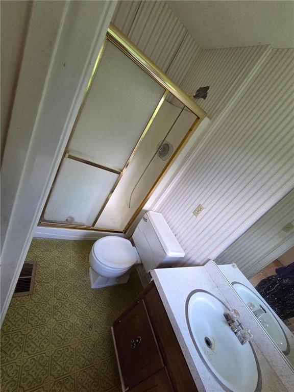 3400 Elm Creek Dr NW, Marietta, GA 30064 - full bathroom featuring a shower stall and vanity