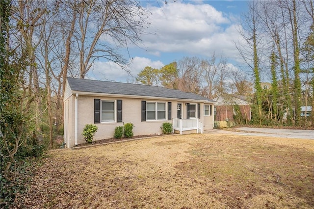 ranch-style home with a front lawn