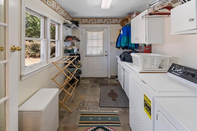 washroom featuring cabinets and washing machine and clothes dryer