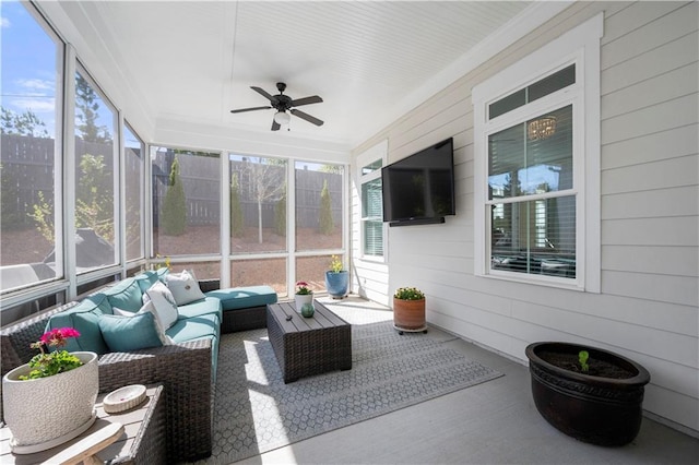 sunroom featuring outdoor lounge area and ceiling fan