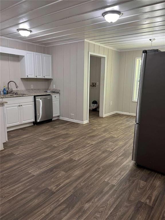 kitchen with dark wood-type flooring, stainless steel appliances, white cabinetry, and sink