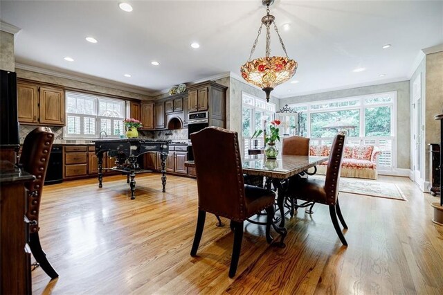 5318 Brooke Farm Dr, Dunwoody, GA 30338 - dining room featuring crown molding, light wood-type flooring, recessed lighting, and baseboards