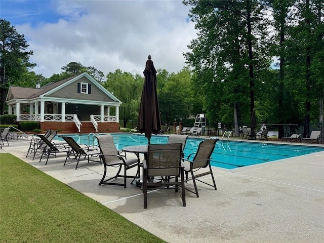 5318 Brooke Farm Dr, Dunwoody, GA 30338 - community pool featuring a patio