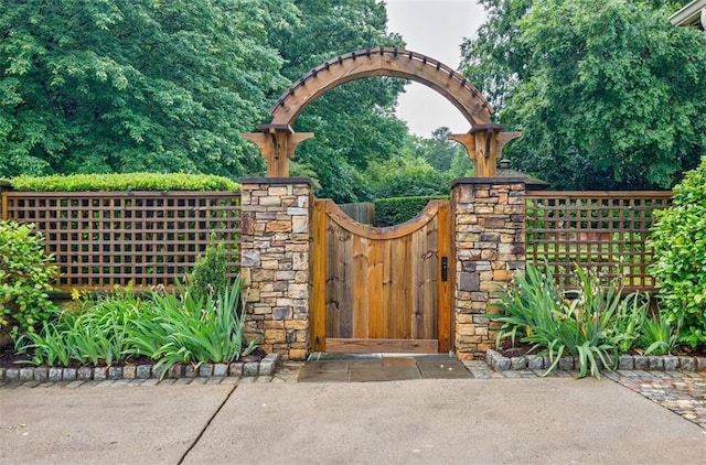 5318 Brooke Farm Dr, Dunwoody, GA 30338 - view of gate
