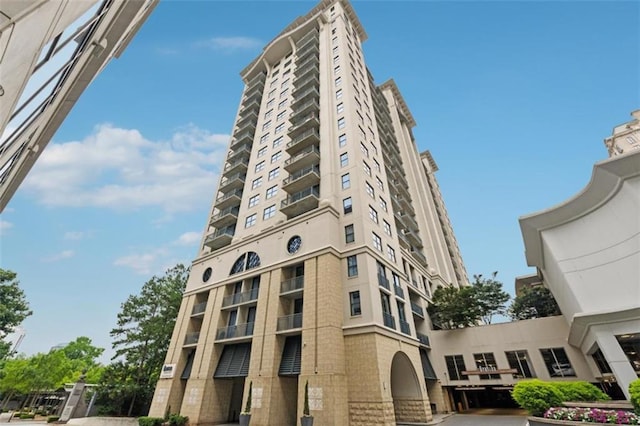 3040 Peachtree Rd, Atlanta, GA 30305 - view of apartment building / complex