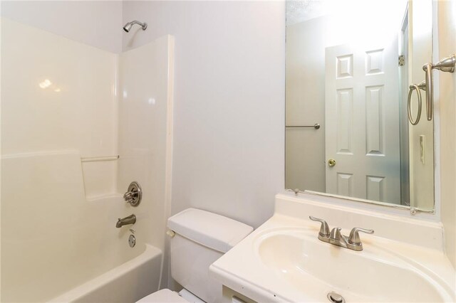 5526 Chestnut Creek Ln, Flowery Branch, GA 30542 - bathroom featuring vanity, bathtub / shower combination, and toilet