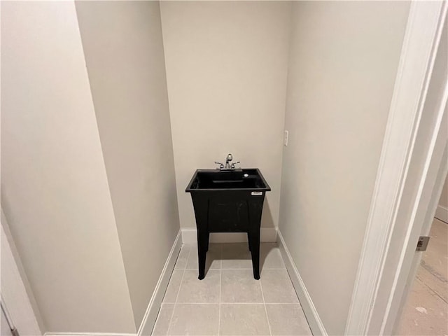 1025 Liberty Springs Dr, Woodstock, GA 30188 - detailed view of a sink and baseboards