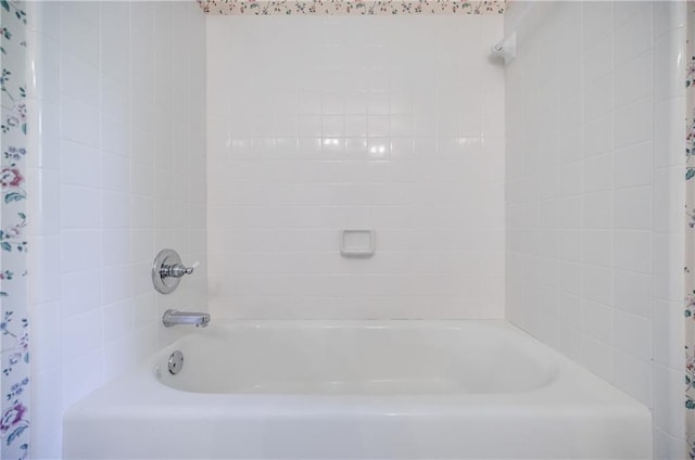 bathroom with shower / bath combo