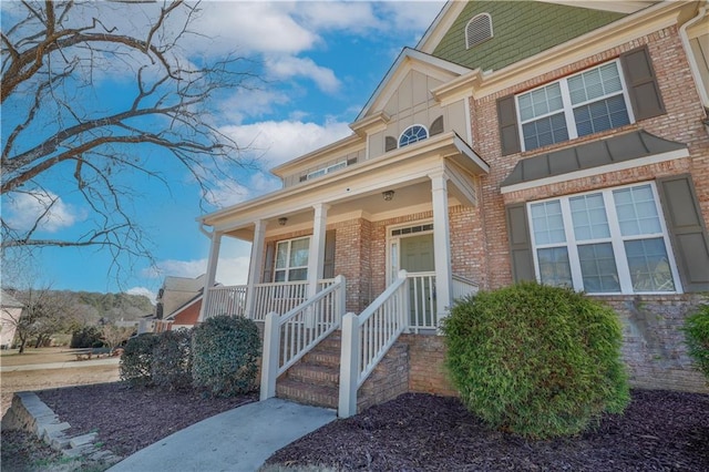 property entrance featuring a porch