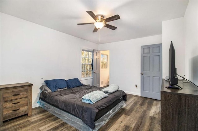 bedroom featuring dark wood-style floors, ceiling fan, and baseboards