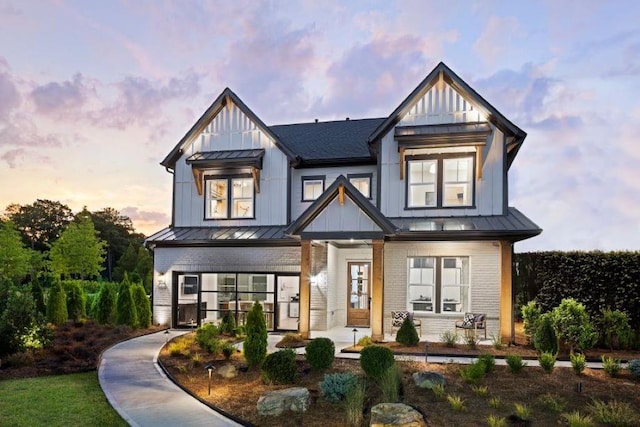 view of modern farmhouse style home