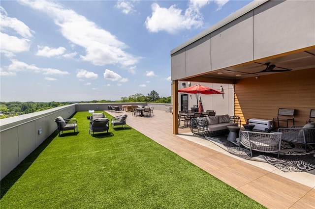 view of yard featuring outdoor dining area, ceiling fan, outdoor lounge area, and a patio