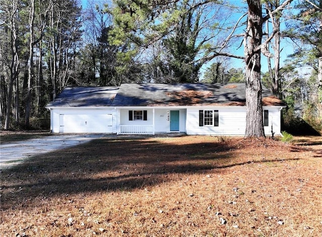 ranch-style house with covered porch and a front yard