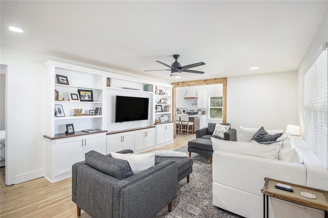 living area featuring light wood-type flooring, ceiling fan, baseboards, and recessed lighting