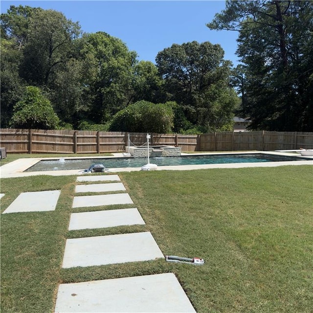 view of yard featuring a fenced in pool