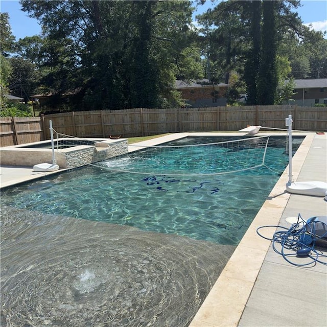 view of pool featuring an in ground hot tub and pool water feature