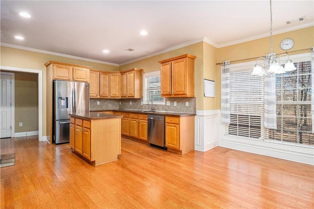 kitchen featuring tasteful backsplash, visible vents, light wood-style flooring, appliances with stainless steel finishes, and a kitchen island