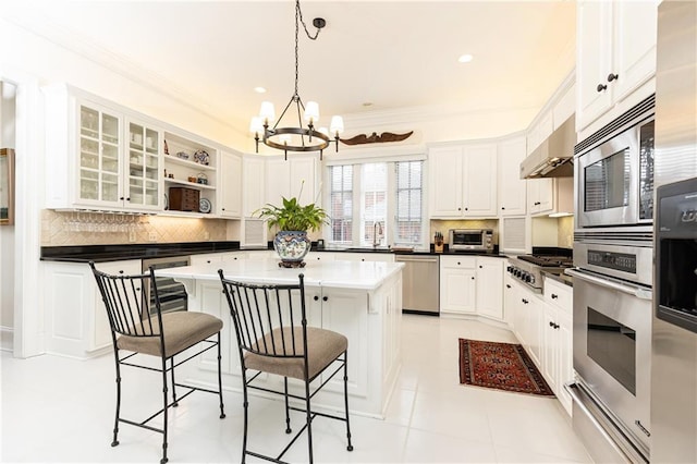 3022 Loridan Way SE, Atlanta, GA 30339 - kitchen with stainless steel appliances, a warming drawer, a chandelier, a breakfast bar, and decorative backsplash