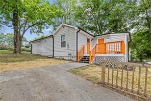 view of front of property featuring a deck