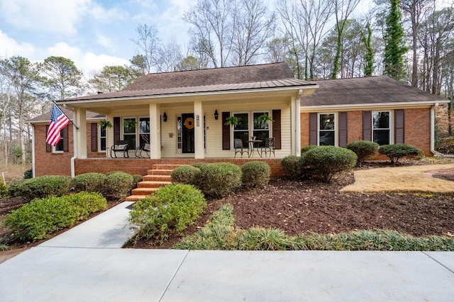 single story home with covered porch